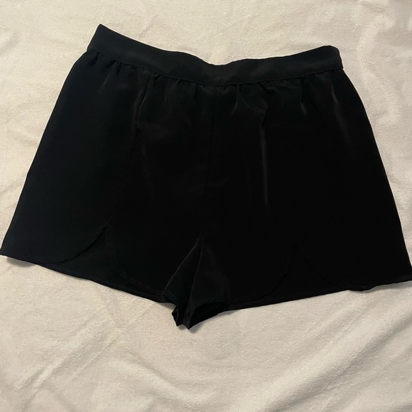 Black high waisted going out shorts - Picture 1 of 3